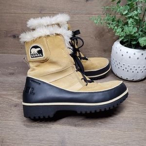 SOREL Women’s Tivoli II Tan Suede Boots